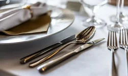 Tacâmuri și accesorii de bucătărie, seturi moderne pentru gătit și servire elegantă